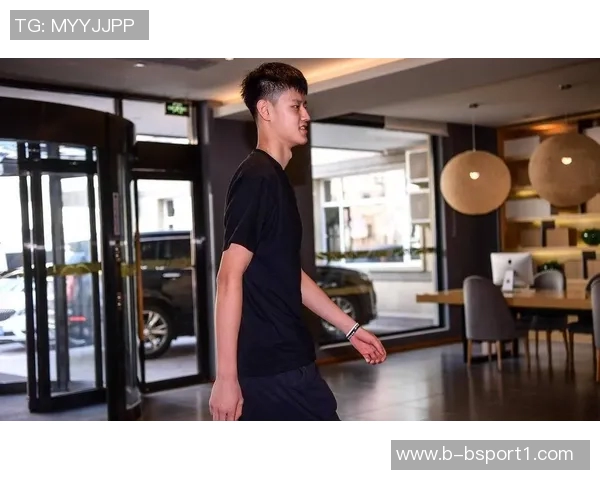 中国赛半场战报布克贡献11分曾凡博未登场托马斯状态火热助太阳暂时领先篮网